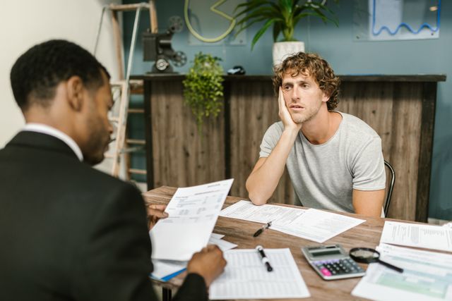 Conseiller bancaire vs conseiller indépendant : la différence que personne ne vous explique